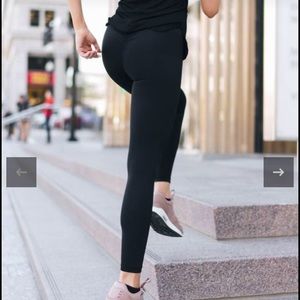 BNWT Zyia Scrunchy What 7/8 24” Leggings